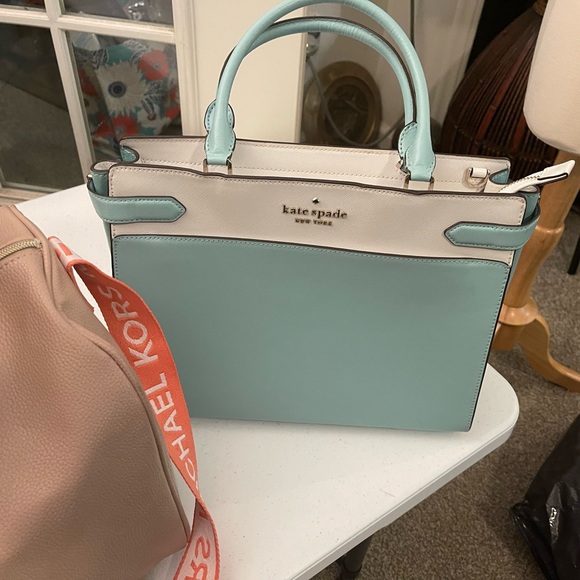 A lot of 3 Shoulder bags abd one Duffle bag mK and MK bag - Picture 5 of 10